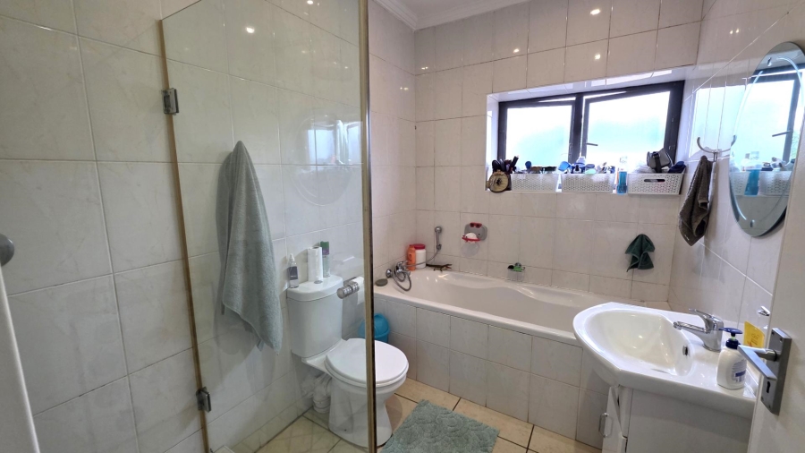 To Let 2 Bedroom Property for Rent in Melodie North West